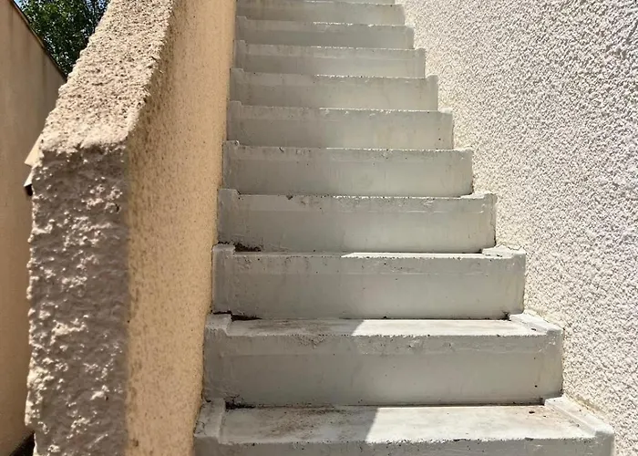Climatise Avec Terrasse, Proche Grazel *